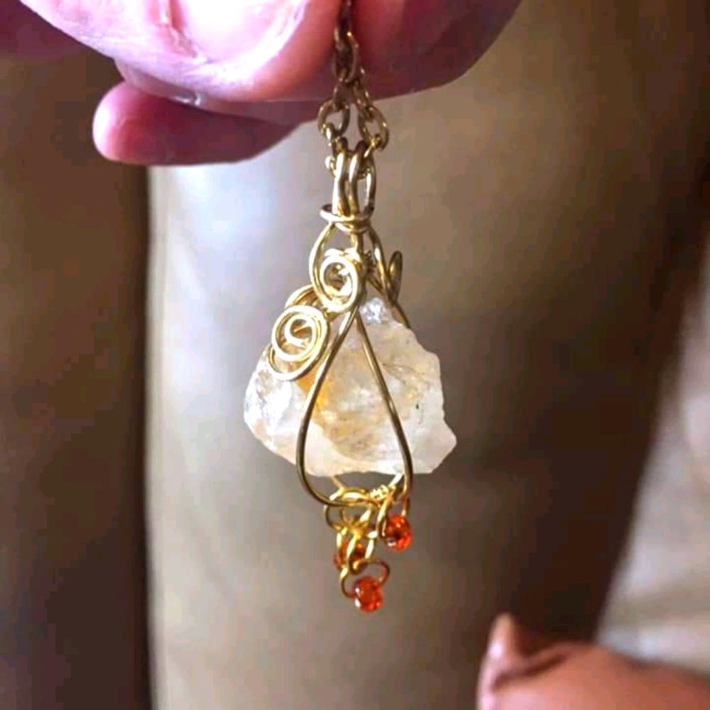 🇨🇦Quartz crystal pendant